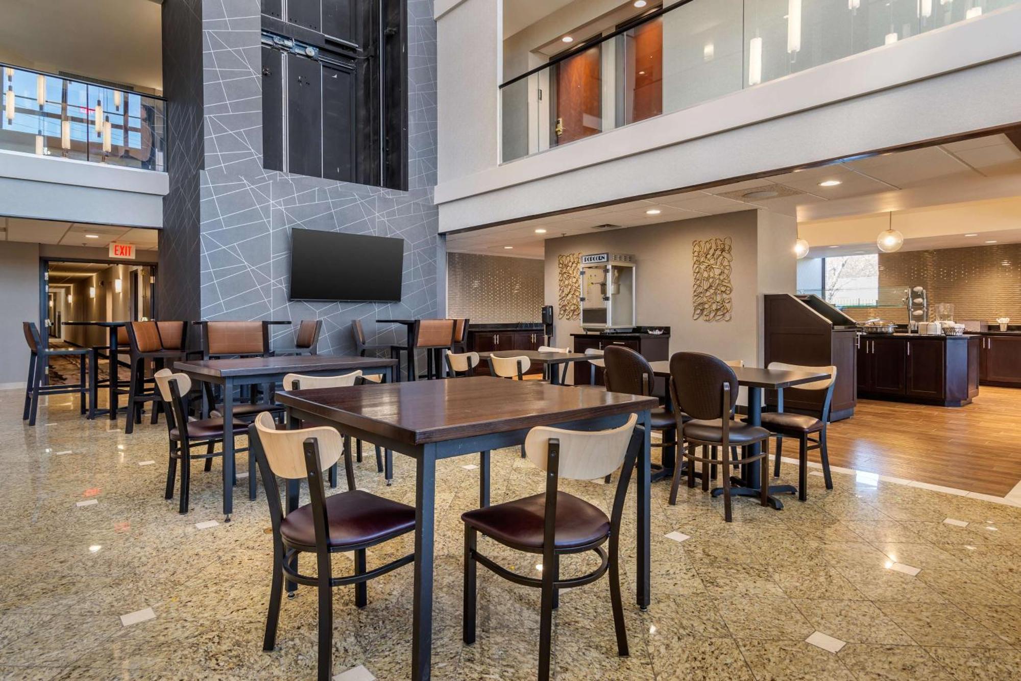 Drury Inn & Suites Atlanta Airport คอลเลจพาร์ค ภายนอก รูปภาพ